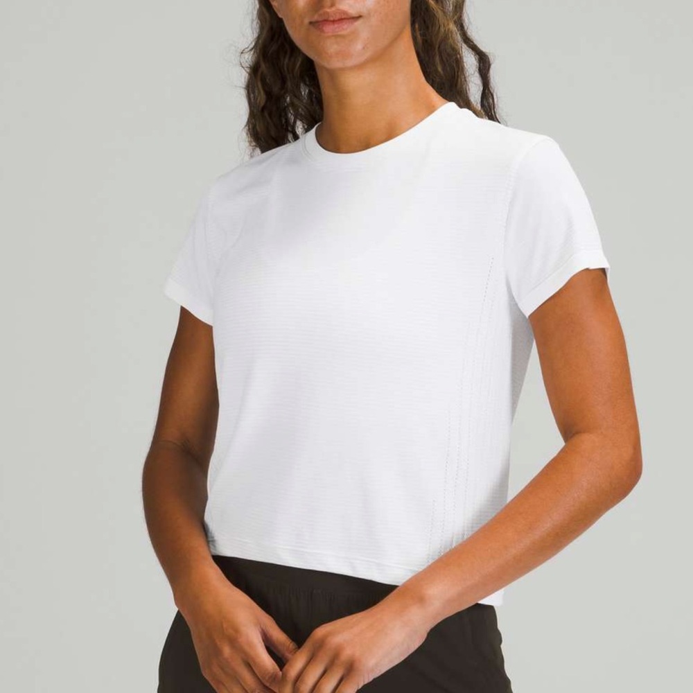 Lululemon Athletica train to be Short Sleeve Tee